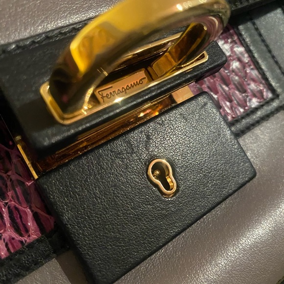 Ferragamo Leather Patch bag. - Picture 9 of 10